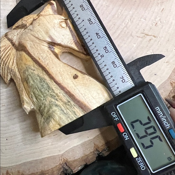 Carved palo santo unicorn from Peru - Picture 3 of 3